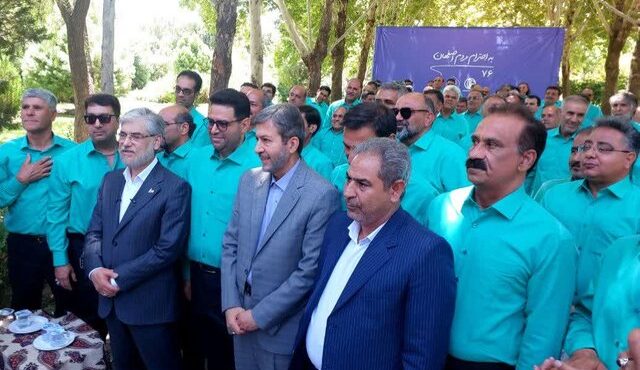 آیین رونمایی از ۱۳۰ دستگاه تاکسی پاک و برقی حمل‌ونقل عمومی شهر اصفهان