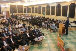 ساختار مدرسه تحول‌گرا و توانمندساز باشد