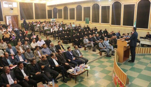 ساختار مدرسه تحول‌گرا و توانمندساز باشد