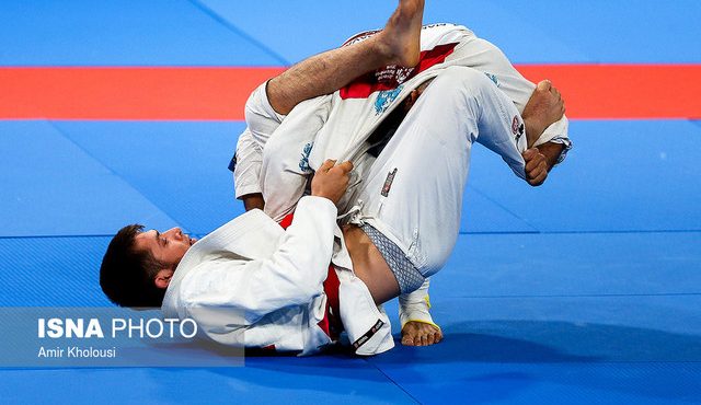 سرباز قزوینی مدال طلای جوجیتسوی آسیا را به گردن آویخت