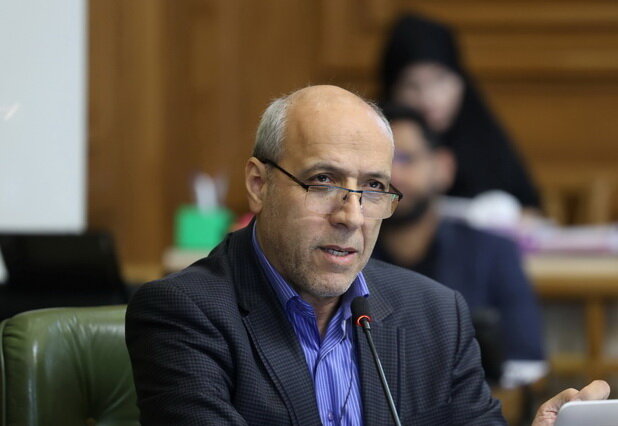 سرویس مدرسه دانش آموزان استثنایی رایگان است رانندگان تمامی آموزش‌های لازم را دیده‌اند
