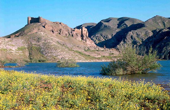 مرمت و احیای دیوار تدافعی دژ تاریخی سمیران